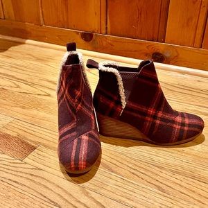 TOMS Women's Red/Multi Barn Red Earthy Plaid Kelsey
Booties